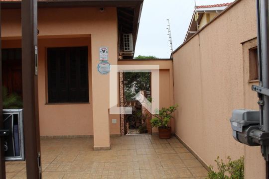 Garagem de casa à venda com 2 quartos, 250m² em Vila Romana, São Paulo