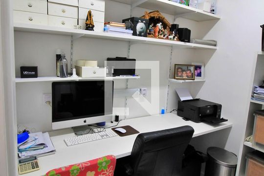 Quarto de Serviço de apartamento à venda com 4 quartos, 152m² em Jardim Monte Kemel, São Paulo