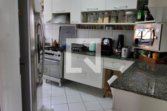 Cozinha de apartamento à venda com 4 quartos, 152m² em Jardim Monte Kemel, São Paulo