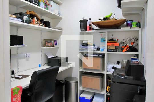 Quarto de Serviço de apartamento à venda com 4 quartos, 152m² em Jardim Monte Kemel, São Paulo