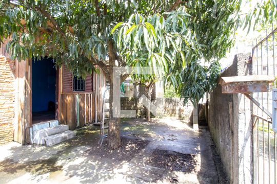 Garagem de casa à venda com 1 quarto, 28m² em Sarandi, Porto Alegre