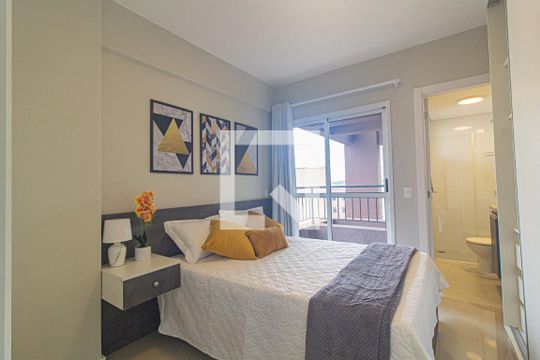 Quarto de kitnet/studio para alugar com 1 quarto, 38m² em Centro, Curitiba