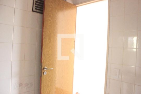 Banheiro de apartamento para alugar com 2 quartos, 55m² em Picanço, Guarulhos
