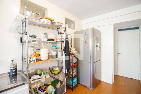 Cozinha de apartamento para alugar com 3 quartos, 85m² em Pompeia, São Paulo