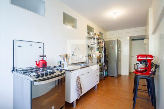 Cozinha de apartamento para alugar com 3 quartos, 85m² em Pompeia, São Paulo