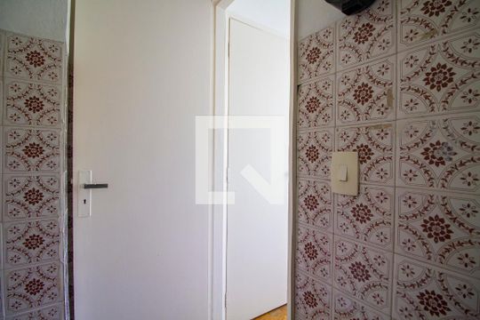 Banheiro de Serviço de apartamento para alugar com 3 quartos, 85m² em Pompeia, São Paulo