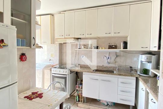 Cozinha  de apartamento à venda com 3 quartos, 210m² em Vila Bertioga, São Paulo