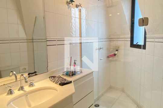 Banheiro Suíte 1 de apartamento à venda com 3 quartos, 196m² em Vila Regente Feijó, São Paulo