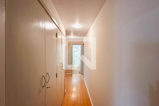 Corredor Quartos de apartamento à venda com 3 quartos, 114m² em Vila Congonhas, São Paulo