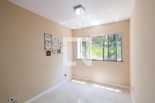 Sala de apartamento à venda com 2 quartos, 60m² em Jacarepaguá, Rio de Janeiro