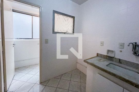 Cozinha de apartamento para alugar com 1 quarto, 45m² em Moema, São Paulo