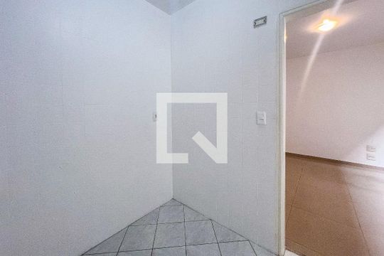 Cozinha de apartamento para alugar com 1 quarto, 45m² em Moema, São Paulo