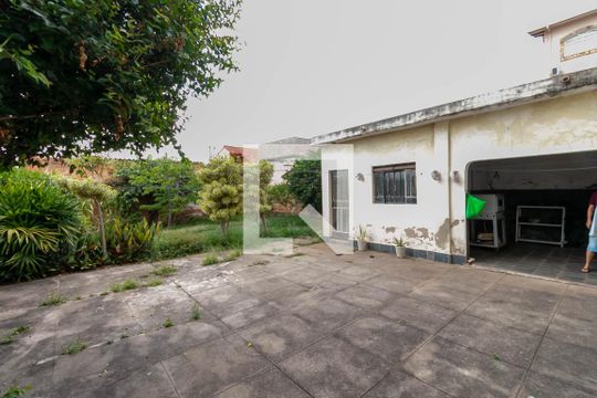 Quintal de casa à venda com 3 quartos, 115m² em Santa Helena (barreiro), Belo Horizonte