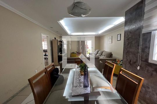 Sala 2 de casa à venda com 4 quartos, 200m² em Arcadia, Contagem