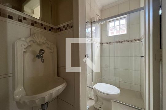 Banheiro 1 de casa à venda com 4 quartos, 200m² em Arcadia, Contagem