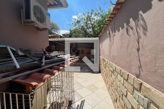 Quintal de casa à venda com 4 quartos, 200m² em Arcadia, Contagem
