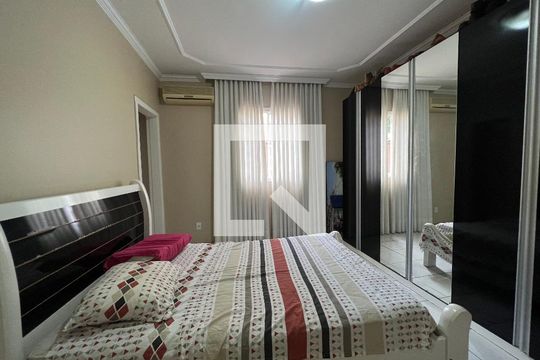 Quarto 1 de casa à venda com 4 quartos, 200m² em Arcadia, Contagem