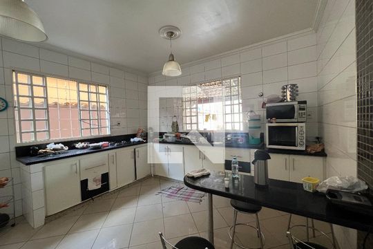 Cozinha de casa à venda com 4 quartos, 200m² em Arcadia, Contagem