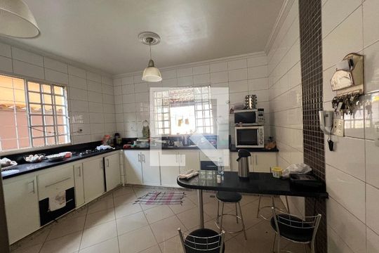 Cozinha de casa à venda com 4 quartos, 200m² em Arcadia, Contagem