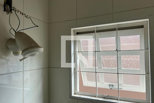 Chuveiro de casa à venda com 4 quartos, 200m² em Arcadia, Contagem