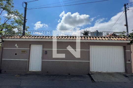 Fachada de casa à venda com 4 quartos, 200m² em Arcadia, Contagem