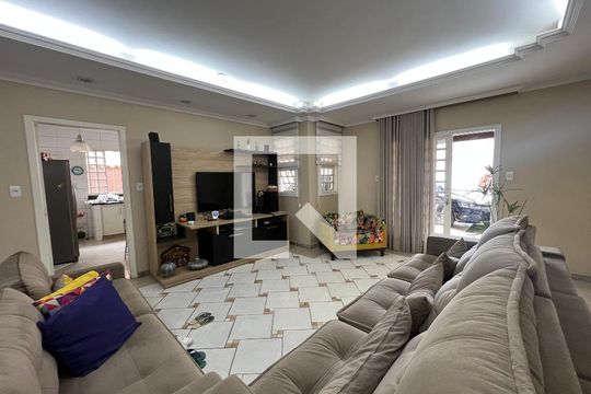 Casa à venda com 4 quartos, 200m² em Arcadia, Contagem