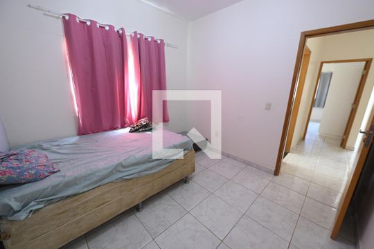 Quarto de casa para alugar com 3 quartos, 370m² em Nova Brasília, Aparecida de Goiânia