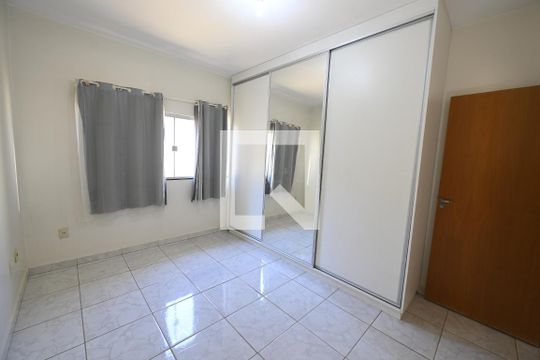Quarto de casa para alugar com 3 quartos, 370m² em Nova Brasília, Aparecida de Goiânia