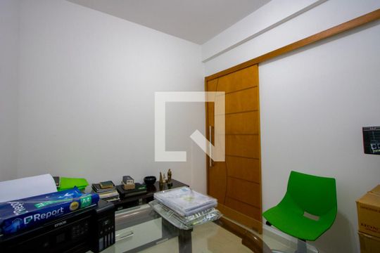 Quarto de serviço de casa à venda com 2 quartos, 143m² em Vila América, Santo André