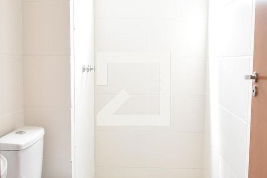 Banheiro de apartamento para alugar com 2 quartos, 42m² em Campo Grande, Rio de Janeiro