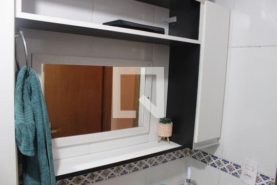 Banheiro de apartamento para alugar com 2 quartos, 59m² em Vila Voturuá, São Vicente