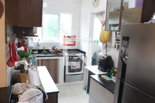 Cozinha de apartamento para alugar com 2 quartos, 59m² em Vila Voturuá, São Vicente