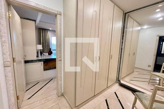 Casa para alugar com 4 quartos, 1180m² em Interlagos, São Paulo