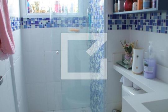 Banheiro de apartamento para alugar com 2 quartos, 56m² em Jardim Roberto, Osasco