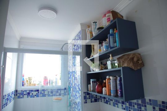 Banheiro de apartamento para alugar com 2 quartos, 56m² em Jardim Roberto, Osasco