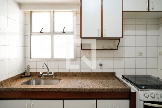 Cozinha de apartamento para alugar com 3 quartos, 90m² em Osvaldo Cruz, São Caetano do Sul
