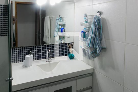 Banheiro de casa à venda com 2 quartos, 80m² em Vila Gumercindo, São Paulo