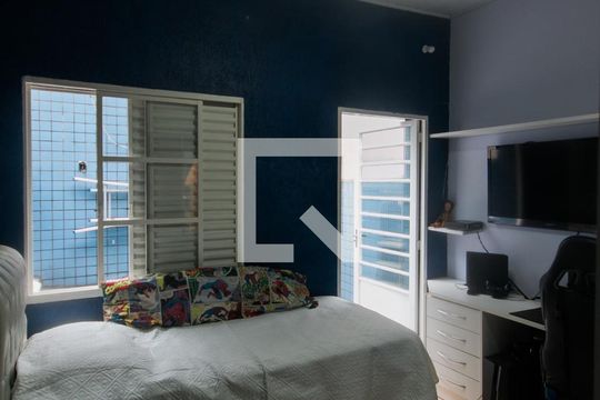 Quarto 2 de casa à venda com 2 quartos, 80m² em Vila Gumercindo, São Paulo