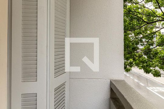 Varanda de kitnet/studio para alugar com 1 quarto, 28m² em Santa Cecilia, São Paulo