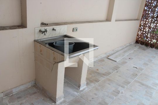 Área de Serviço 1  de casa para alugar com 2 quartos, 150m² em Vila Ipojuca, São Paulo