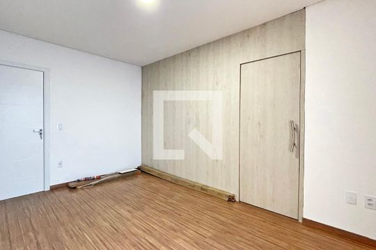 Suíte 1 de casa para alugar com 3 quartos, 333m² em Jardim Adriana, Guarulhos