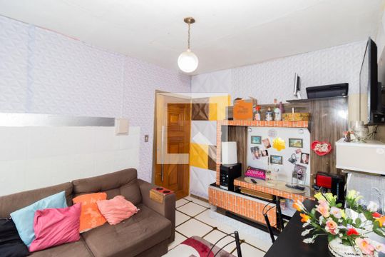 Sala de apartamento à venda com 2 quartos, 44m² em Guajuviras, Canoas