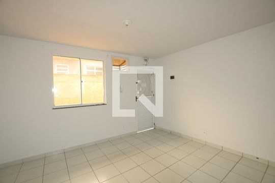Sala/Quarto de apartamento para alugar com 1 quarto, 25m² em Irajá, Rio de Janeiro