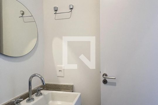 Banheiro de kitnet/studio à venda com 1 quarto, 27m² em Moema, São Paulo