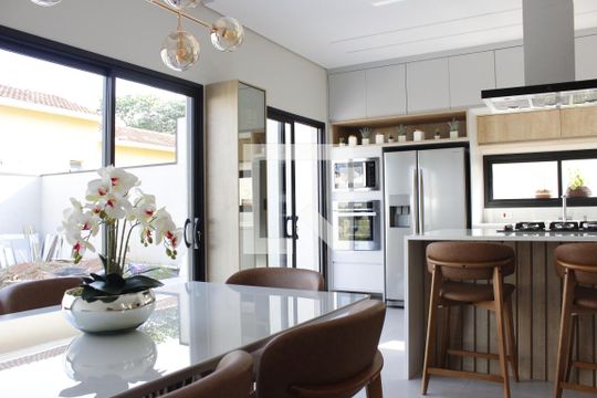 Sala de casa à venda com 3 quartos, 170m² em Vila Brandina, Campinas