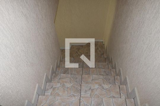 Escada de casa para alugar com 2 quartos, 70m² em Jardim Tremembe, São Paulo