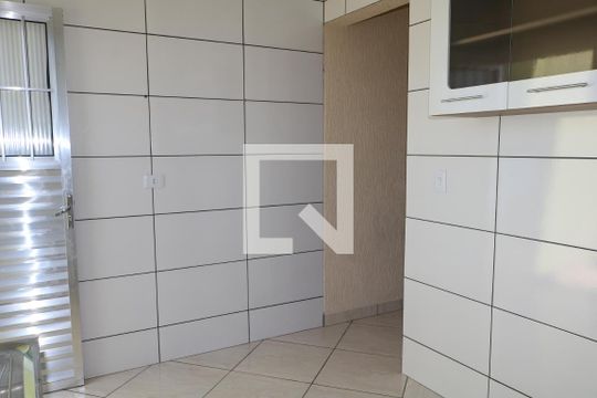 Cozinha de casa para alugar com 2 quartos, 70m² em Jardim Tremembe, São Paulo