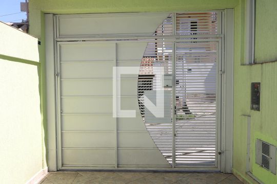 Garagem de casa para alugar com 2 quartos, 70m² em Jardim Tremembe, São Paulo