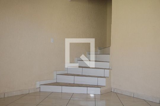 Sala de casa para alugar com 2 quartos, 70m² em Jardim Tremembe, São Paulo