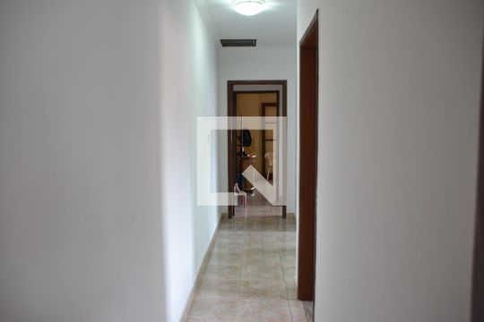 Corredor de casa à venda com 4 quartos, 180m² em Santo Antônio, São Caetano do Sul